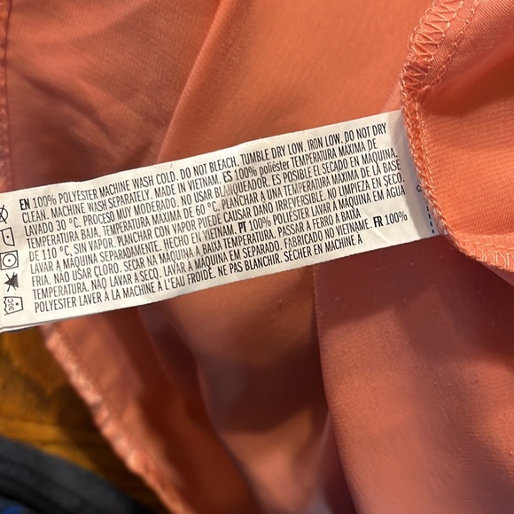 Cropped Forever 21 Silky Top. Size Medium. - Picture 5 of 5